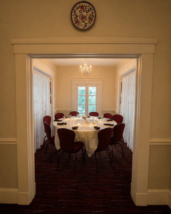 A small alcove with a single round table